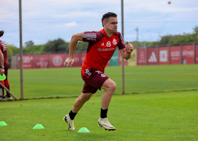 Borré segue como titular e pode formar dupla com Valencia na etapa final