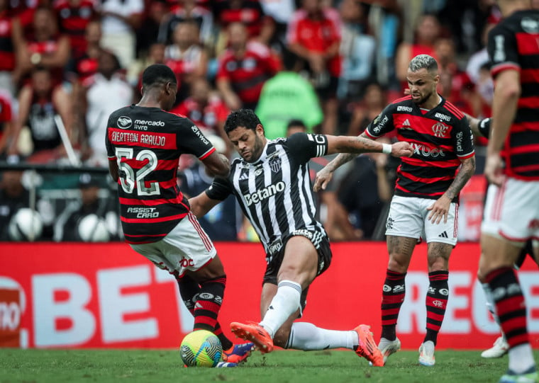 Galo do atacante Hulk precisa de dois gols para levar a decisão, ao menos, para os pênaltis