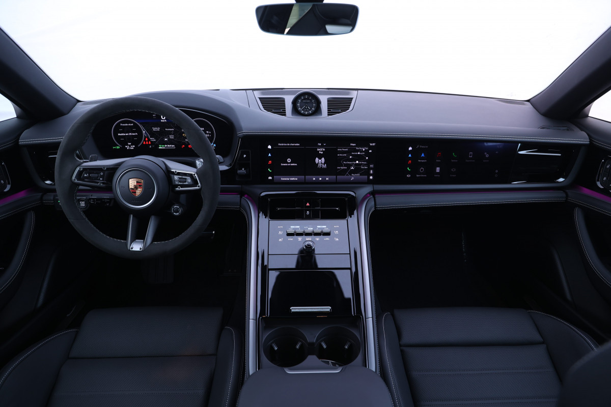 {'nm_midia_inter_thumb1':'https://www.jornaldocomercio.com/_midias/jpg/2024/11/07/206x137/1_panamera_cockpit-10881178.jpg', 'id_midia_tipo':'2', 'id_tetag_galer':'', 'id_midia':'672d58e2b22d6', 'cd_midia':10881178, 'ds_midia_link': 'https://www.jornaldocomercio.com/_midias/jpg/2024/11/07/panamera_cockpit-10881178.jpg', 'ds_midia': '  ', 'ds_midia_credi': 'PORSCHE/DIVULGAÇÃO/JC', 'ds_midia_titlo': '  ', 'cd_tetag': '58', 'cd_midia_w': '1200', 'cd_midia_h': '800', 'align': 'Left'}