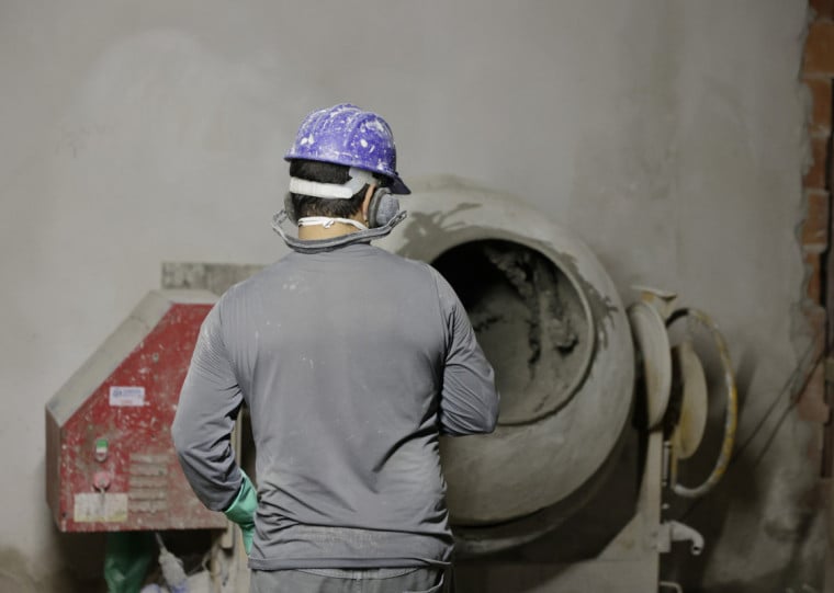 Obras precisaram parar por falta de mão de obra, de insumos e, em alguns casos, por terem sido alagadas