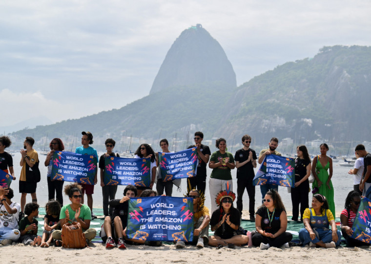 Ativistas ligados ao meio ambiente realizaram um protesto no Rio antes do G20