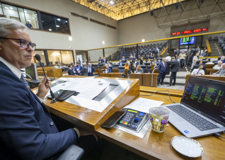 Sem o painel, registros de presença e votações precisariam ser feitos manualmente