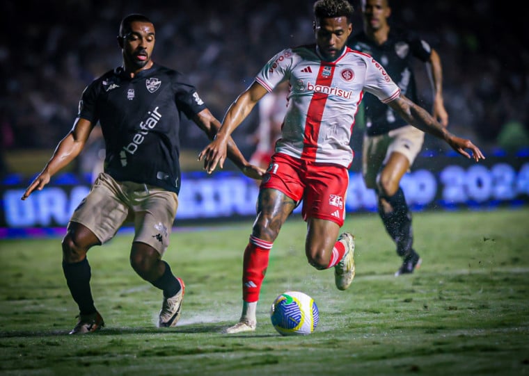 Wesley marcou o gol da vitória colorada no Rio de Janeiro