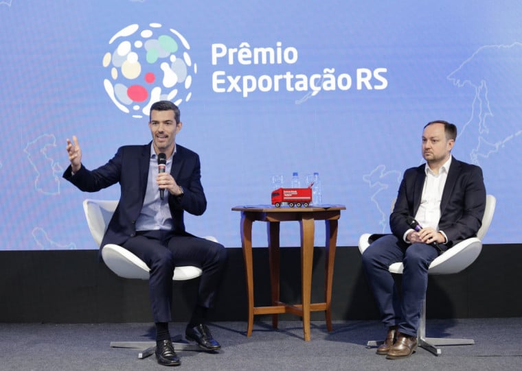 Durante o evento, o Conselho do Prêmio Exportação RS anunciou o seu novo presidente: Rafael Biedermann Mariante (E) sucede Fabrício Forest (D) 