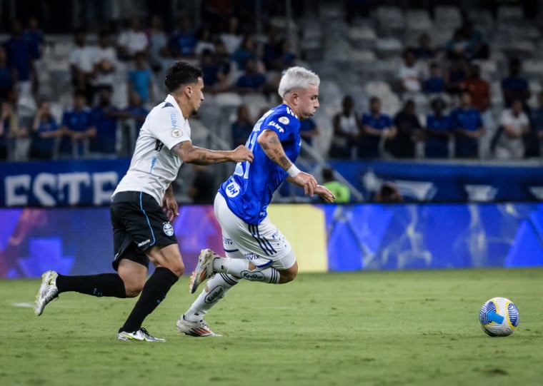 Gabriel Veron deu a assistência para o gol de empate do Cruzeiro