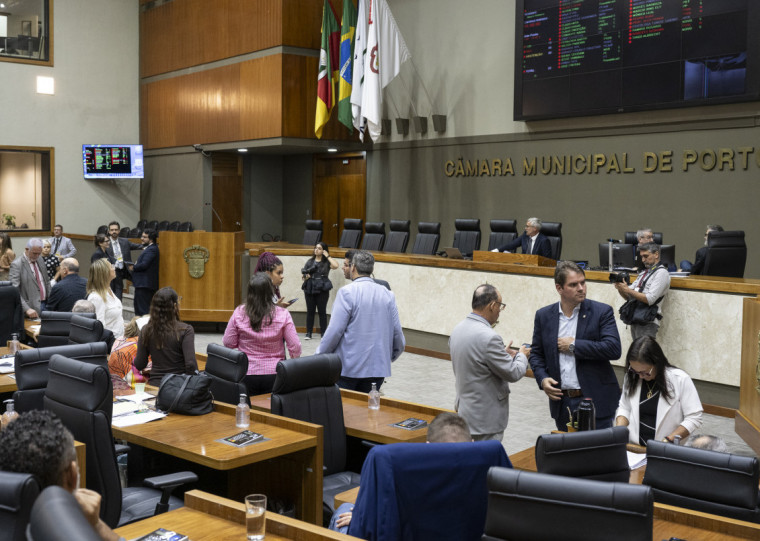 Os processos pedem a cassação da candidatura de parlamentares