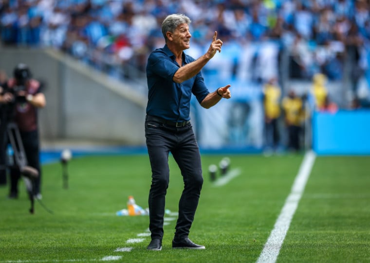 Em reunião com Alberto Guerra, o treinador pediu para deixar o clube