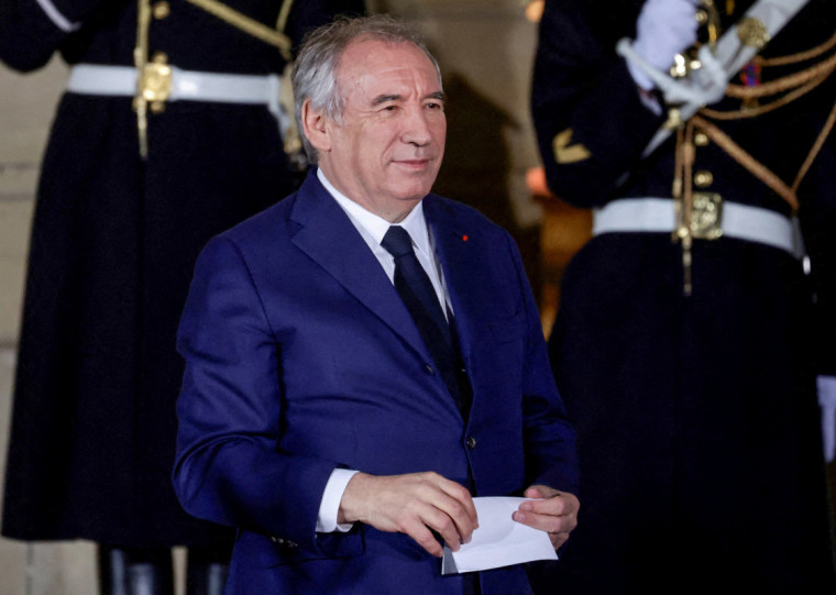  Novo primeiro-ministro é François Bayrou, líder do Movimento Democrático (MoDem)