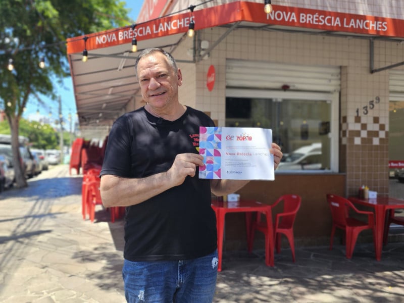 S&eacute;rgio Sbardelotto comanda, h&aacute; 37 anos, Nova Br&eacute;scia Lanches no bairro S&atilde;o Geraldo Foto: NATHAN LEMOS/JC