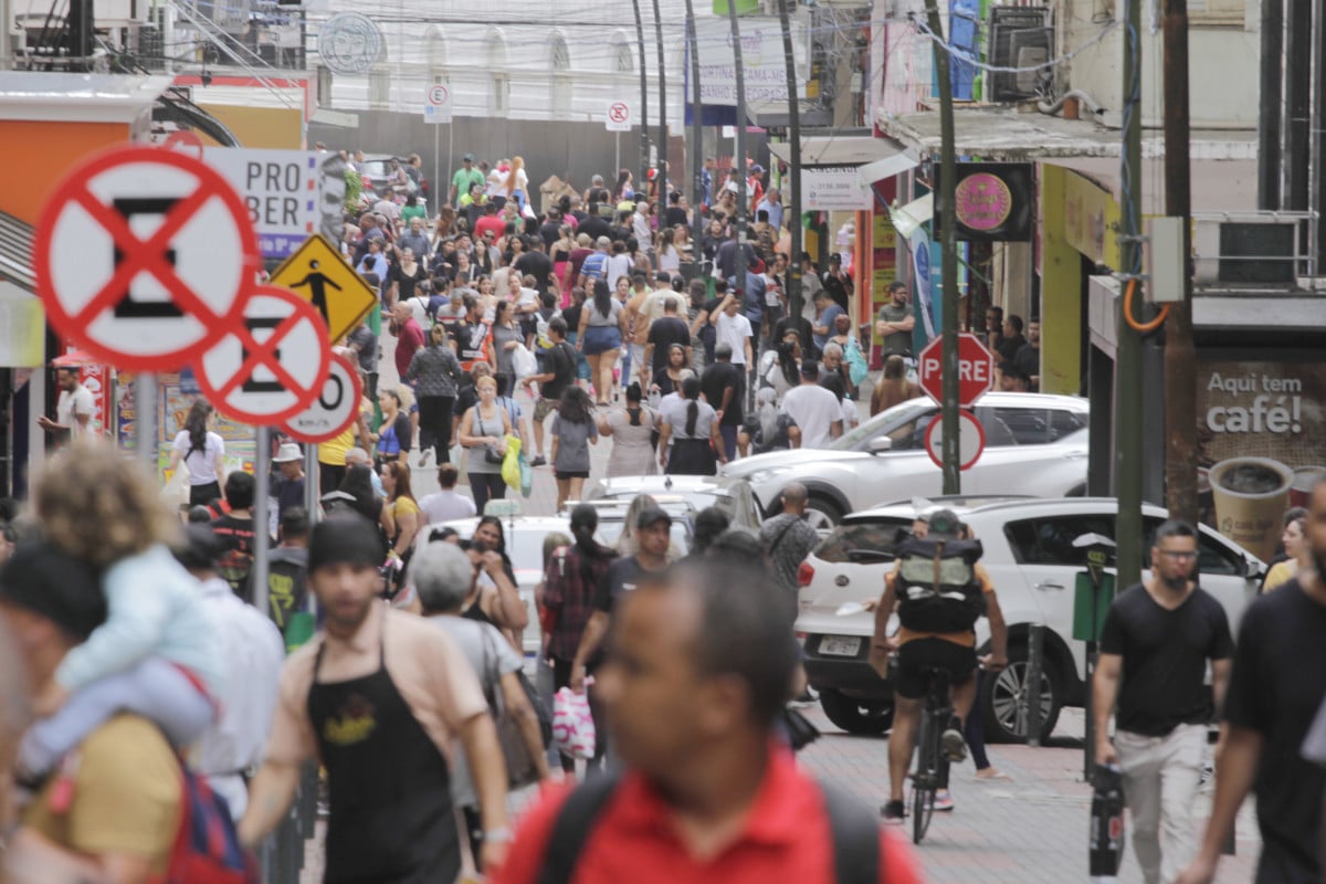 Varejistas apontam que a reação foi sentida também no Centro, com lotação nas ruas antes do Natal | EVANDRO OLIVEIRA/JC