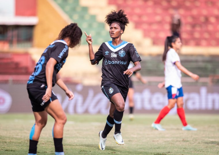 Gremistas foram para as penalidades após empate em 1 a 1 com gol de Maria Dias