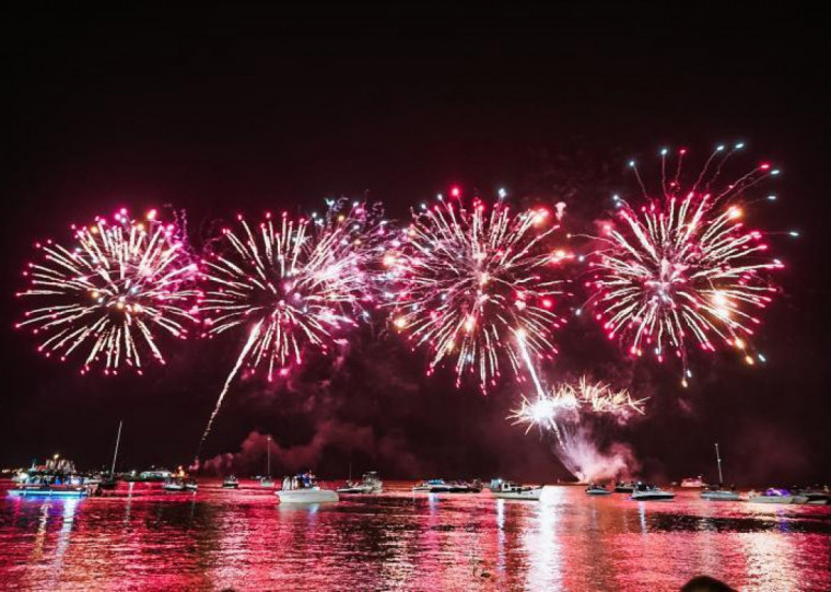 Festa de Réveillon de Porto Alegre, no Parque Harmonia, teve queima de fogos de aproximadamente oito minutos