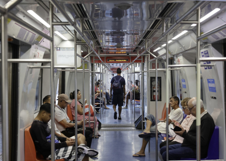 A Trensurb informa que o trabalho de reconstrução da via férrea seguirá por mais seis meses