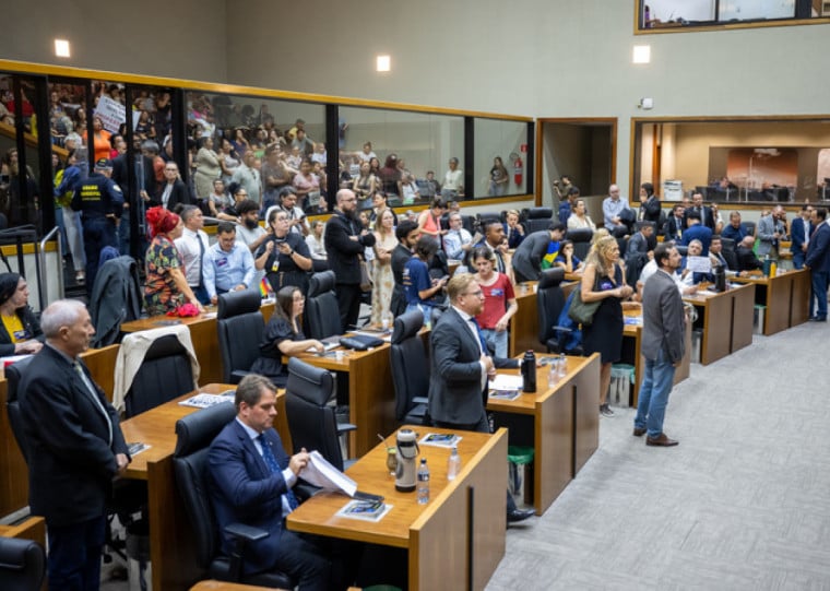 Câmara teve sessão extraordinária suspensa nesta segunda-feira (6)