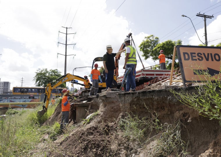  Para realizar a obra foi necessário, a interrupção de duas das quatro faixas da avenida Ipiranga