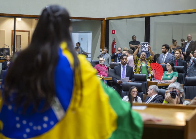 Parlamentares relembraram ataques à Praça dos Três Poderes, em Brasília