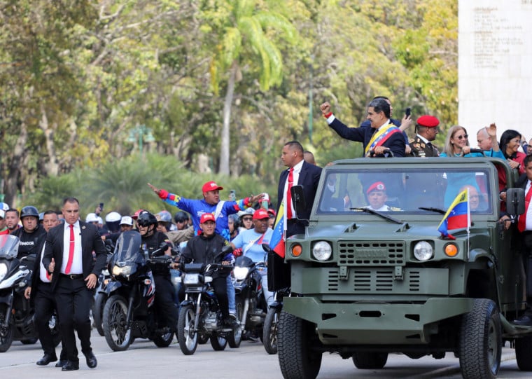 O bloqueio foi realizado por militares bolivarianos entre na passagem rodoviária entre Santa Elena do Uairén e Pacaraima (RR)