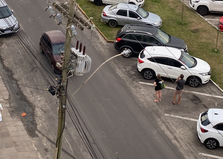 No dia 2 de janeiro, um casal foi flagrado guardando um lugar em frente à praia por mais de 20 minutos