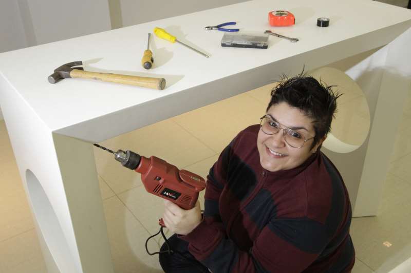 SOS Gurias, empresa que presta serviços de reparos domésticos realizados por mulheres.     na foto: Stael Sabrina Oliveira de Figueiredo