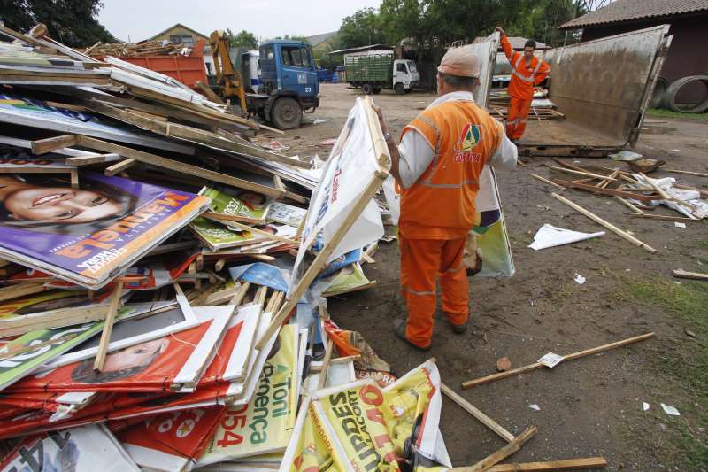 Campanhas tradicionais nas ruas resultam em grandes acúmulos de lixo | MARCO QUINTANA/JC